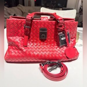 Bottega Veneta Intrecciato
Roma Bag